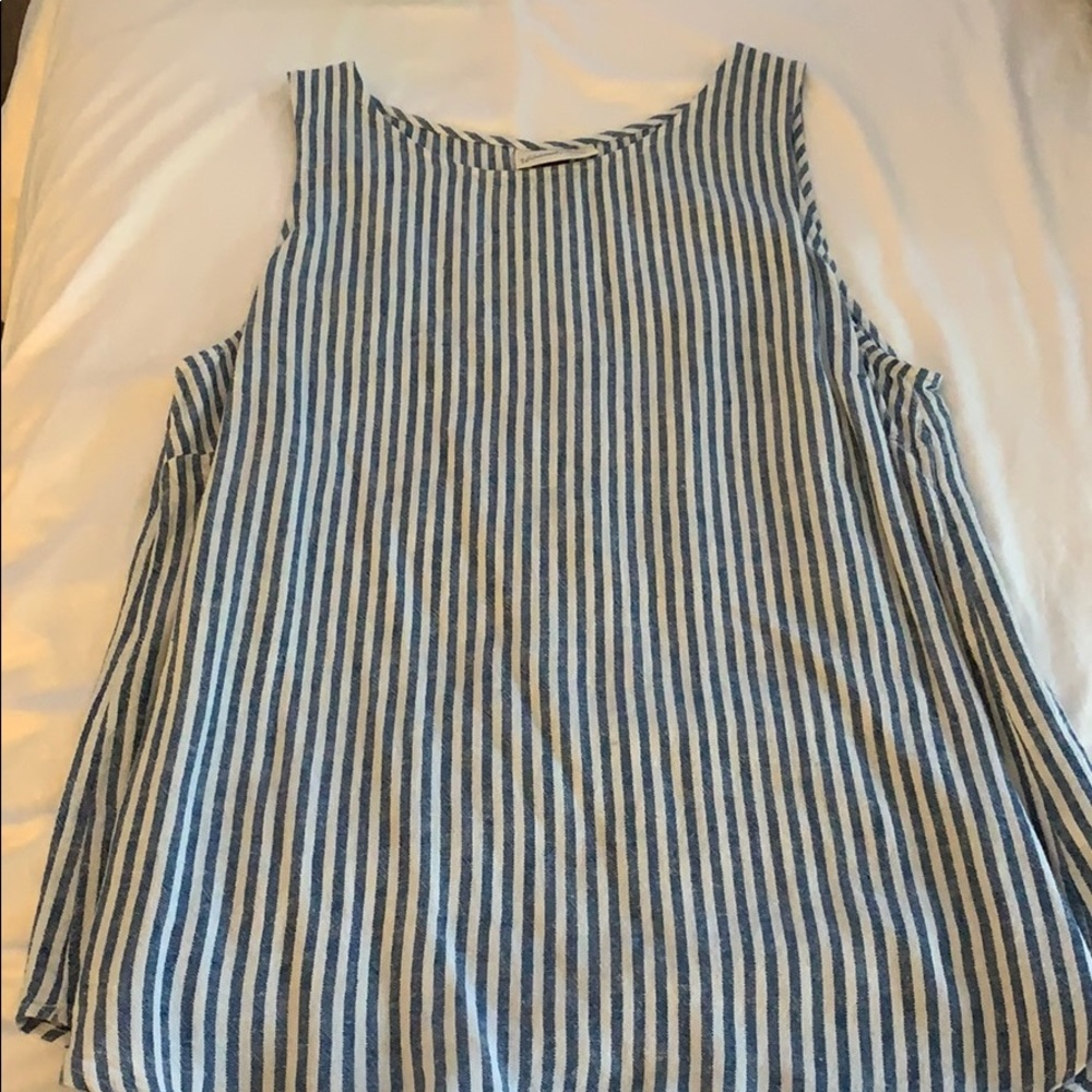 Universal Thread white and blue striped tank